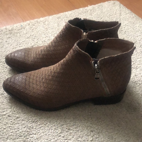 Boots - Picture 2 of 4